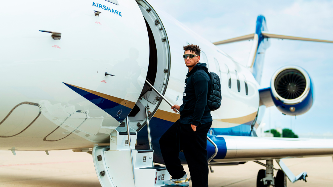 Patrick Mahomes boarding an Airshare Challenger 3500